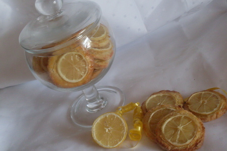 Фото к рецепту: Миндальное печенье с карамельным лимончиком:)дуэль:)