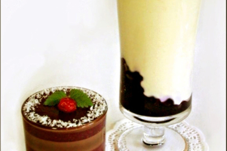 Фото к рецепту: Славный дуэт - "чернично-ананасовый десерт" и "желе из малины и шоколада".