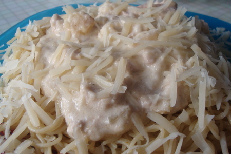 Фото к рецепту: Спагетти с курицей в соусе из цветной капусты