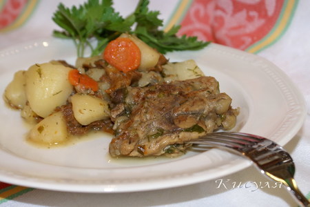 Фото к рецепту: Жаркое из утки с лисичками и картофелем