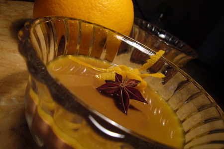 Шоколадный десерт с апельсиново-бадьяновым соусом.