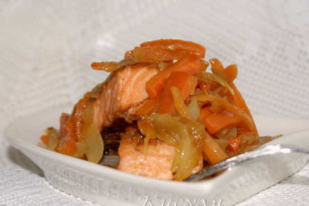 Фото к рецепту: Рыба с овощами в винно-имбирной карамели