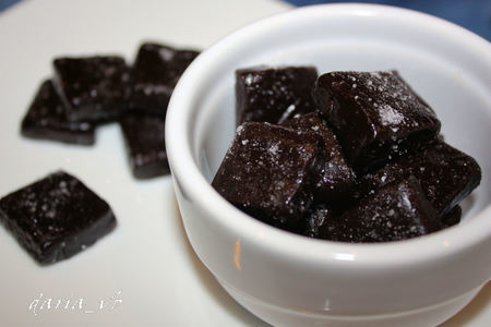 Фото к рецепту: Шоколадная соленая карамель (плюс рецепт инвертного сиропа)
