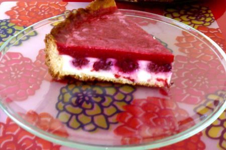 Фото к рецепту: Нежный ягодный пирог по мотивам сметанника