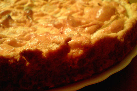Фото к рецепту: Яблочный воздушный пирог