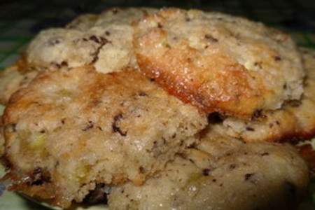 Фото к рецепту: Творожно-яблочные печеньки с шоколадными крошками