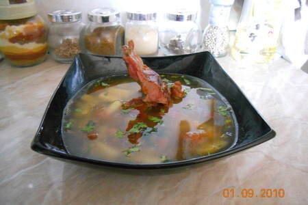 Фото к рецепту: Суп фасолевый с копчеными рёбрышками
