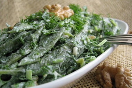 Фото к рецепту: Салат из зелёной стручковой фасоли