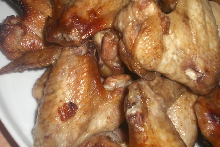 Фото к рецепту: Куриные крылышки в кофейном маринаде.