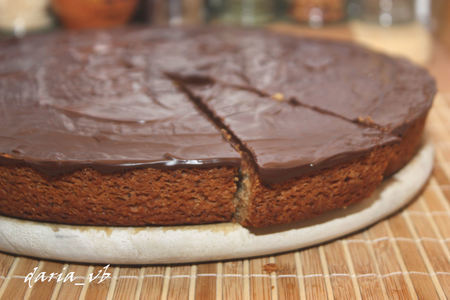 Фото к рецепту: Ореховый пирог с «коричневым маслом»