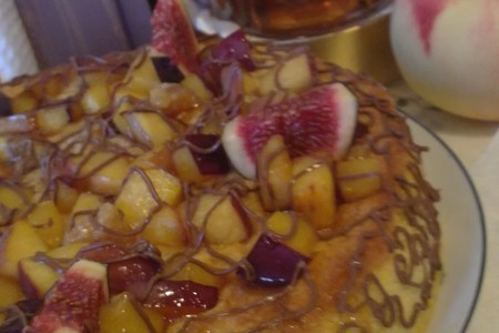 Фото к рецепту: Сырный чизкейк с фламбированными персиками