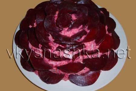 Фото к рецепту: Салат "черная роза"
