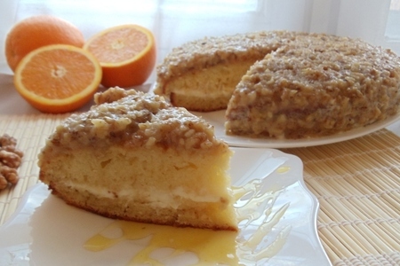 Фото к рецепту: Торт с апельсиновым сиропом под ореховой глазурью