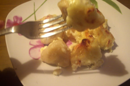 Фото к рецепту: Лумакони с куриным фаршем, запечёные под соусом "бешамель"