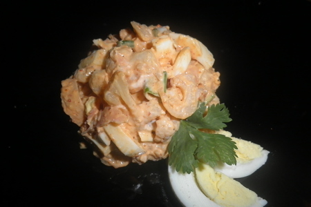 Фото к рецепту: Салат с цветной капустой и яйцами