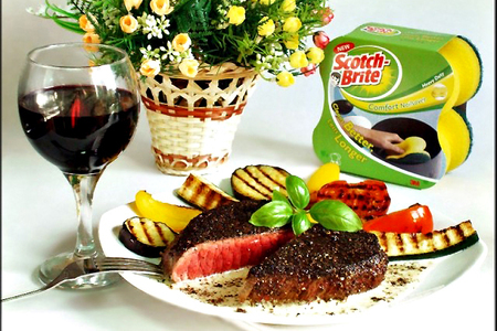 Фото к рецепту: Перечный раундрамб-стейк с грилованными овощами  (pepper raundramb-steak).