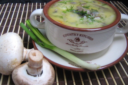 Фото к рецепту: Сырный суп с шампиньонами