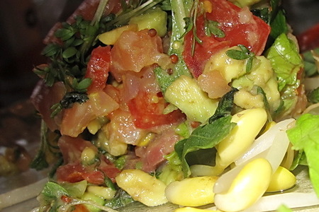 Фото к рецепту: Салат с семгой и авокадо. подражание берикони