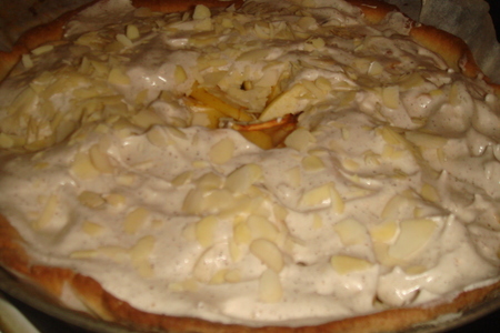 Фото к рецепту: Яблочный тарт с воздушной шапкой
