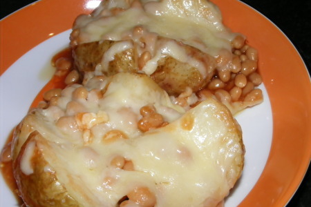 Фото к рецепту: Картофель запеченный с фасолью и сыром(baked potate with beans and cheese)