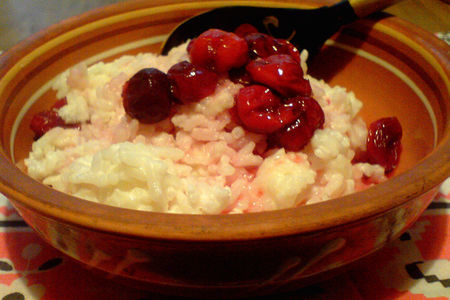 Фото к рецепту: Рисовая каша с вишнёвой карамелью