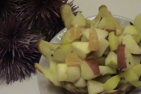 Фото к рецепту: Сахарная корона с фруктами.
