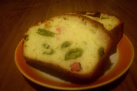Фото к рецепту: Закусочный кекс со стручковой фасолью и беконом.