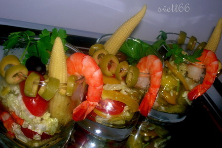 Овощной салат с тигровыми креветками, подаем и поедаем порционно