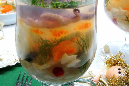 Фото к рецепту: Порционный заливной судак с осьминогами. вкусное украшение праздничного стола!