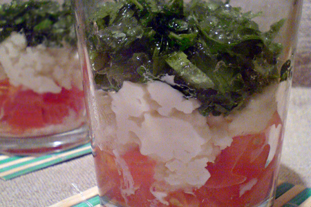 Фото к рецепту: Крем из моцареллы с помидорами и желе из петрушки