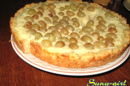 Фото к рецепту: Творожный пирог с виноградом