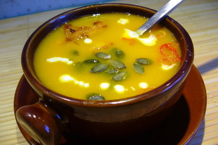 Фото к рецепту: Тыквенно-апельсиновый суп-крем с курицей