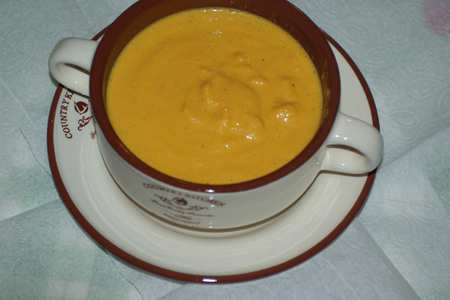 Фото к рецепту: Морковный суп с имбирем.