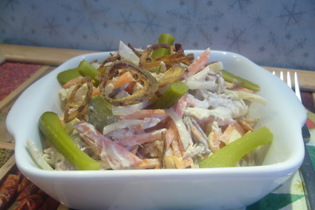 Фото к рецепту: Мясной салат с морковью и редькой