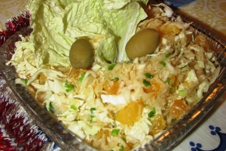 Фото к рецепту: Салат из сельдерея с мандаринами