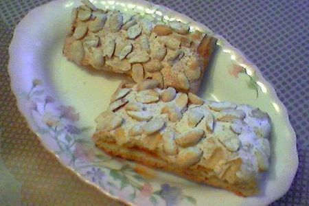 Фото к рецепту: Печенье "полоски с джемом и орехами"