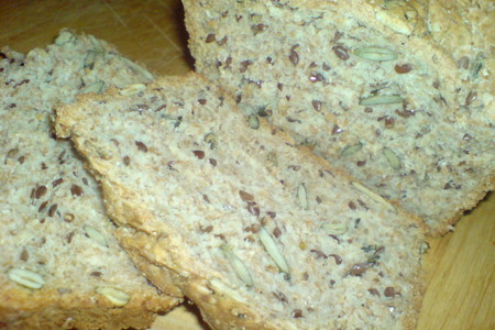 Фото к рецепту: Хлеб домашний ржаной на йогурте с зёрнышками
