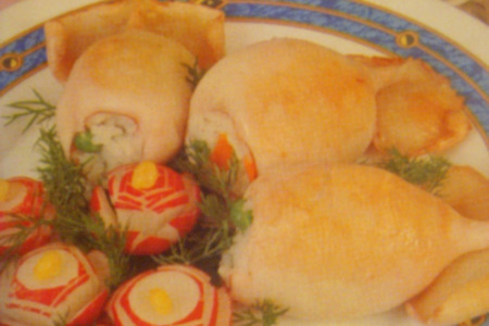 Фото к рецепту: Кальмары, фаршированные рисом и овощами