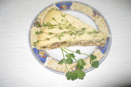 Фото к рецепту: Осетинский пирог с курицей грибами и сыром