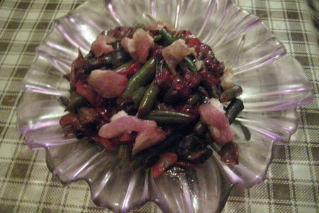 Фото к рецепту: Салат с грибами и вишней "ларчик-плиз"