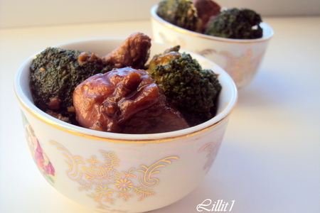 Фото к рецепту: Говядина с брокколи по китайски