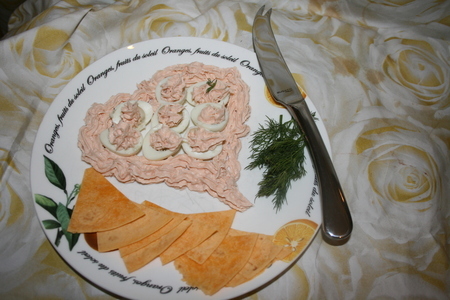 Фото к рецепту: Завтрак "сердечко из лососевого мусса"