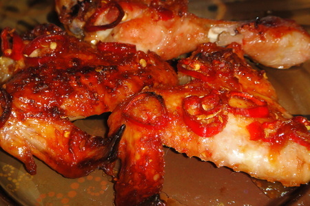 Фото к рецепту: Острые куриные крылышки в азиатском соусе