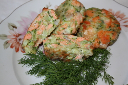 Фото к рецепту: Котлеты из сёмги с брокколи