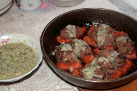 Фото к рецепту: Тыква с говядиной и укропным соусом