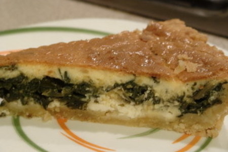 Фото к рецепту: Сырный пирог с шпинатом и фетой