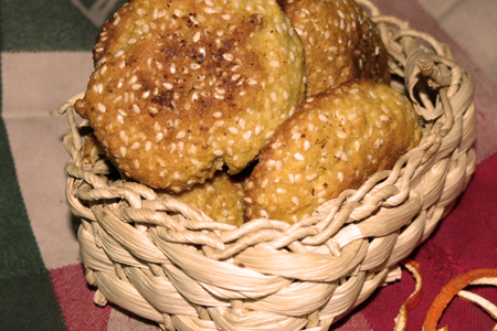 Фото к рецепту: Кукурузное печенье со смородиной
