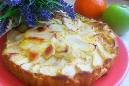 Фото к рецепту: Яблочный пирог  в апельсиновой заливке