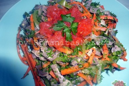 Фото к рецепту: Салат из запеченых овощей и куриных желудочков