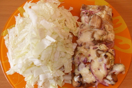 Фото к рецепту: Курица, запеченная с грибами
